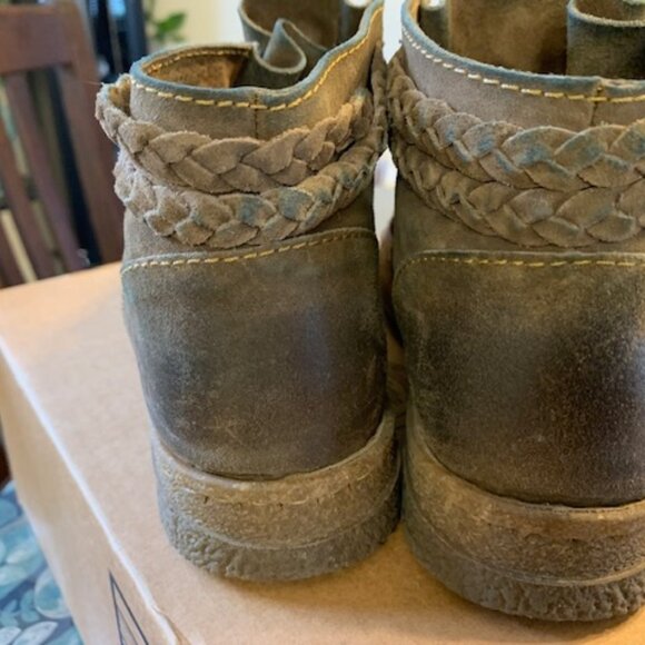 BORN BOOTIES SIZE 38M OR 7-1/2M - Picture 3 of 6